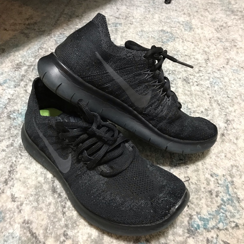 Black nike frees